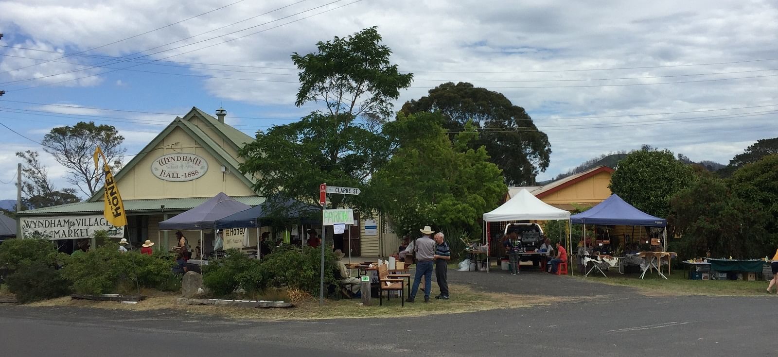 Image of Wyndhall with markets in progress.