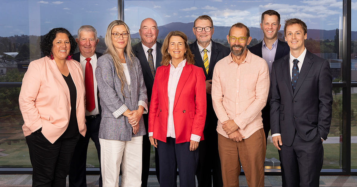 Photos of all the councillors and mayor.