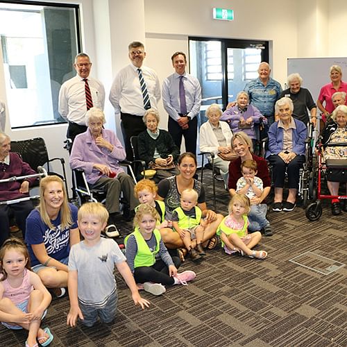 The Intergenerational Playgroup - a successful ClubGRANTS recipient in 2018 - with Tura Beach Country Club Manager, Don Field, Merimbula RSL General Manager, Michael Mutsch and Club Sapphire Chief Executive Officer, Damien Foley.