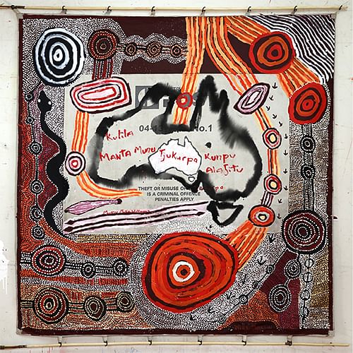 Kunmanara (Mumu Mike) Williams, Kunmanara (Willy Muntjantji) Martin and Sammy Dodd Kulila! (Listen!) 2018. Ink and acrylic marker pen on canvas and mailbag, with kulata (spear) made from punu (wood), malu pulyku (kangaroo tendon) and kiti (natural plant-based resin). 216 x 230 cm Courtesy of the artists and Mimili Maku Arts.