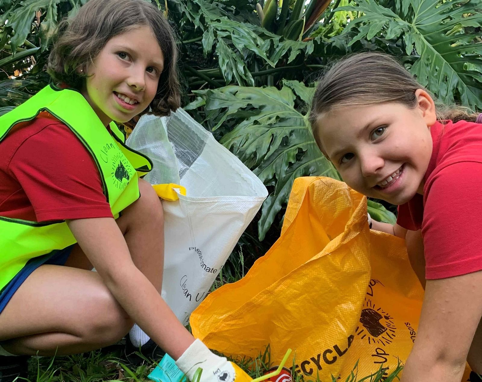 April (L) and Astrid (R) Gordon help Clean-up Australia.