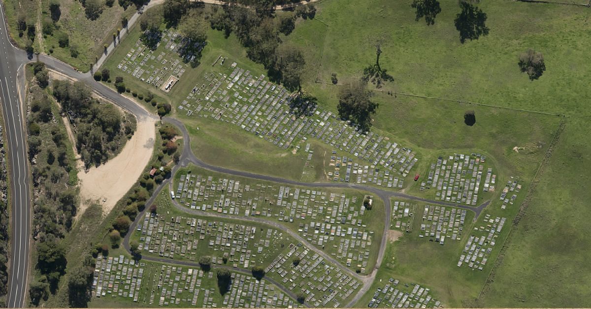 Aerial photograph of Bega cemetery.
